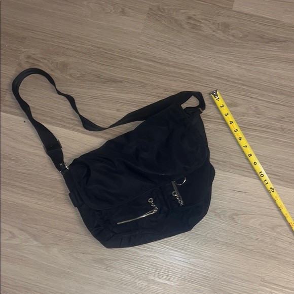 Black Crossbody Bag with Zipper Details - Picture 1 of 6